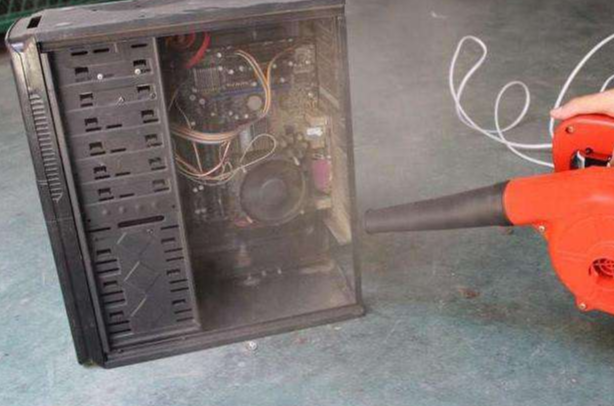 Win7電腦開機就黑屏怎么辦？