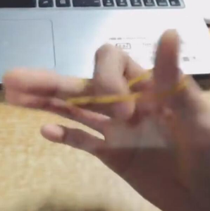 抖音橡皮筋在手上轉圈怎么操作的？抖音橡皮筋在手上轉圈攻略介紹！