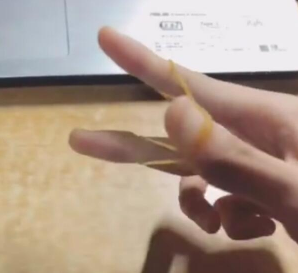 抖音橡皮筋在手上轉圈怎么操作的？抖音橡皮筋在手上轉圈攻略介紹！